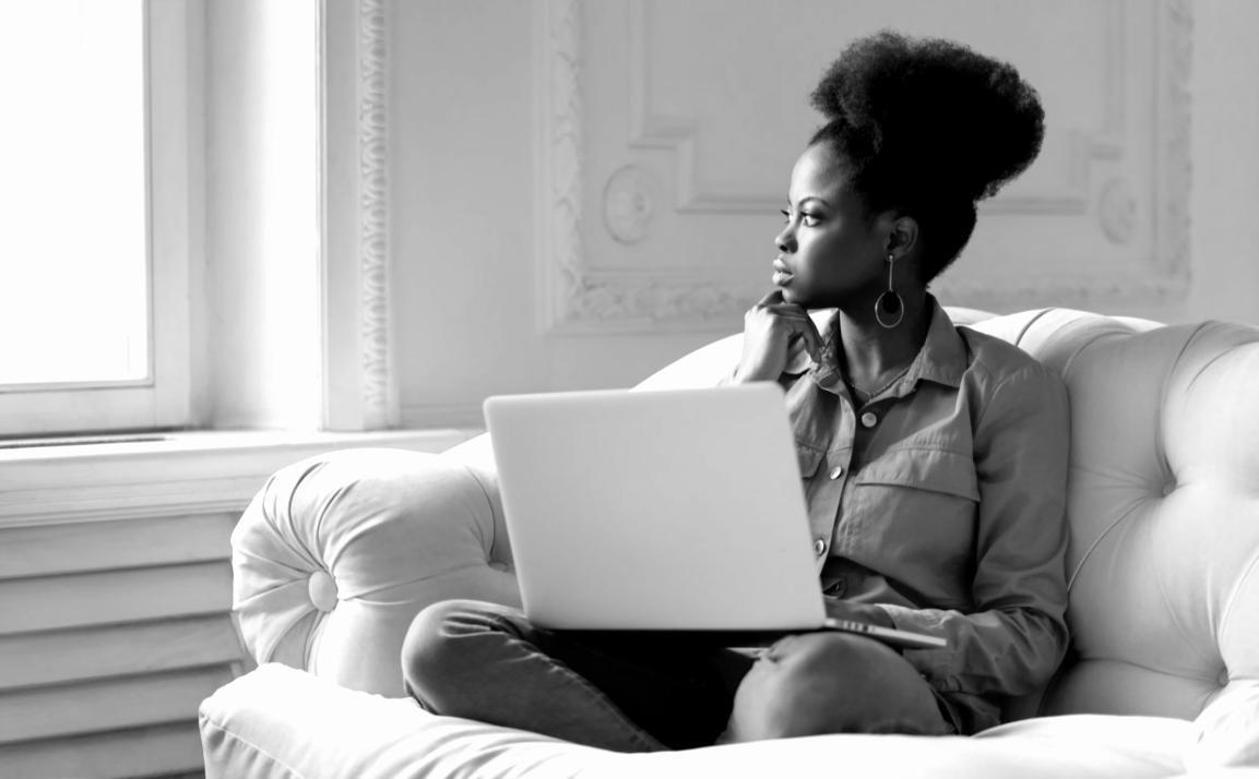 Sesión educativa sobre gestión financiera con especialistas